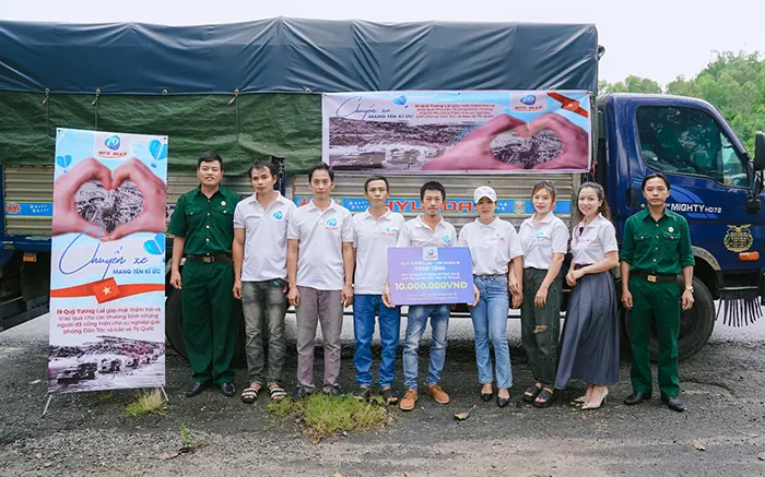 Hình ảnh trung tâm hỗ trợ tele789, nhân viên tư vấn khách hàng chuyên nghiệp, biểu tượng liên hệ 24/7